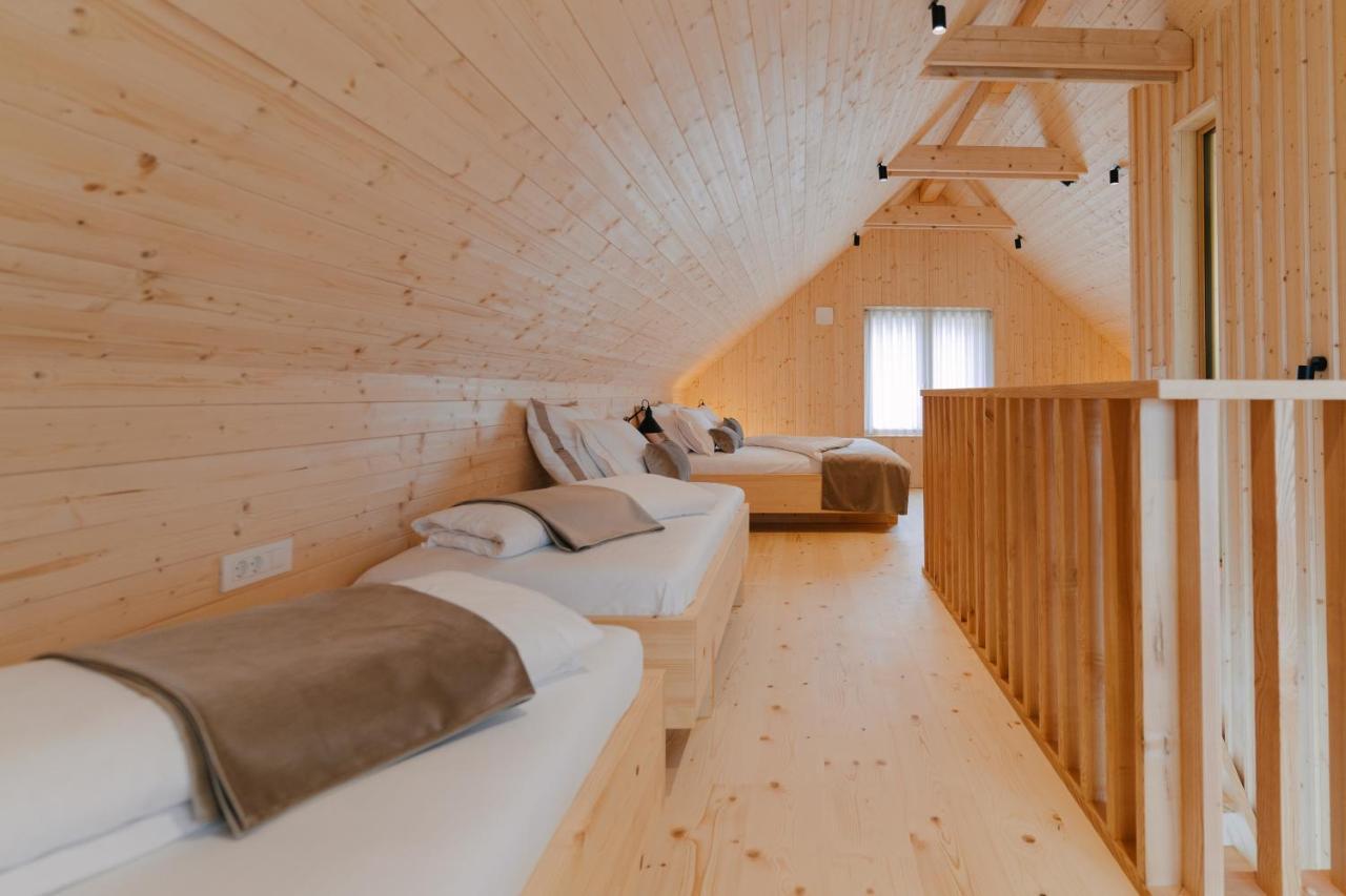 Pira Hotel Постойна Экстерьер фото