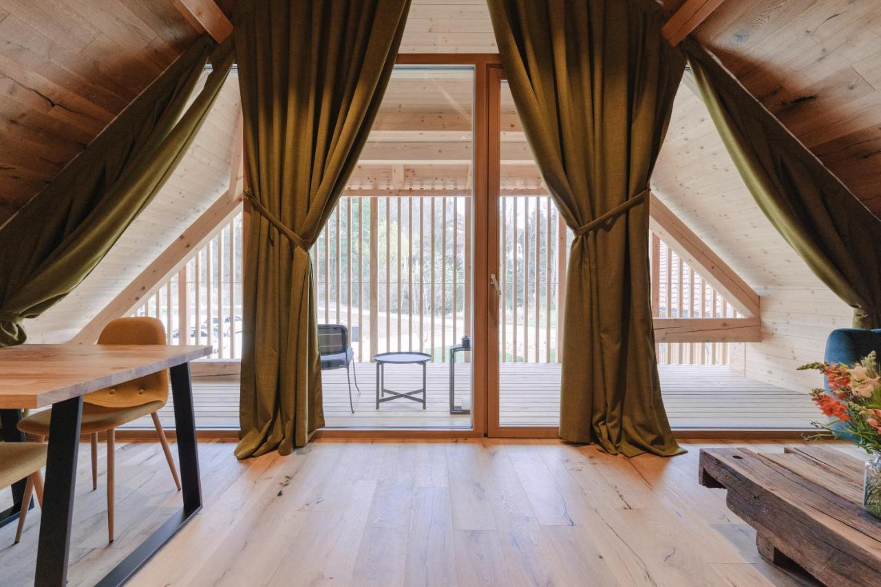 Pira Hotel Постойна Экстерьер фото